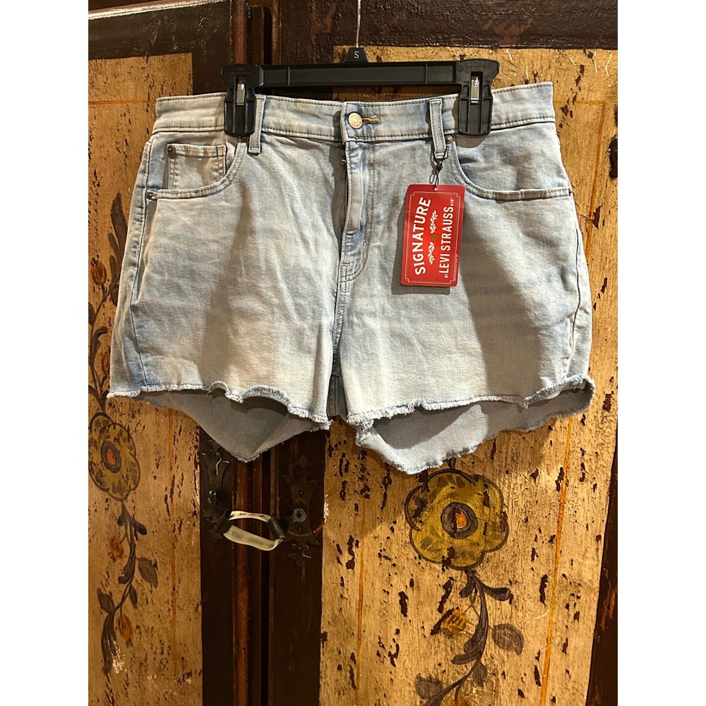 Signature by Levi Strauss Women High Rise 3 Inch Denim Shorts Light Wash 16 W33